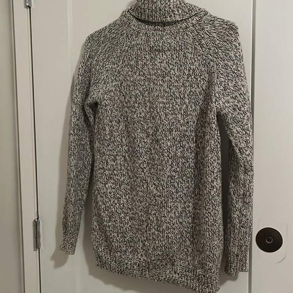 Roots cowl neck sweater like new - Picture 6 of 9